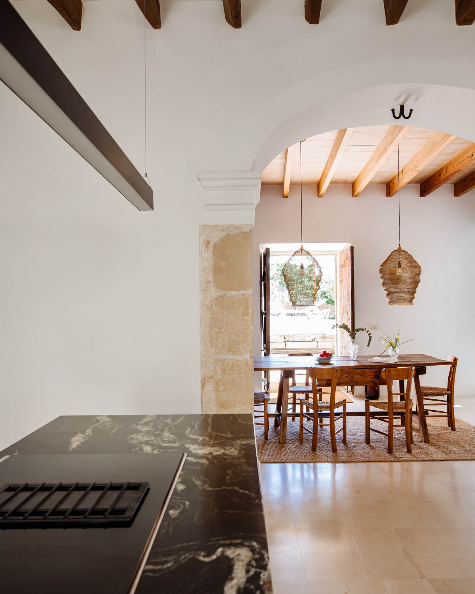 cuisine design marbre dans maison ancienne cuisine design marbre dans maison ancienne