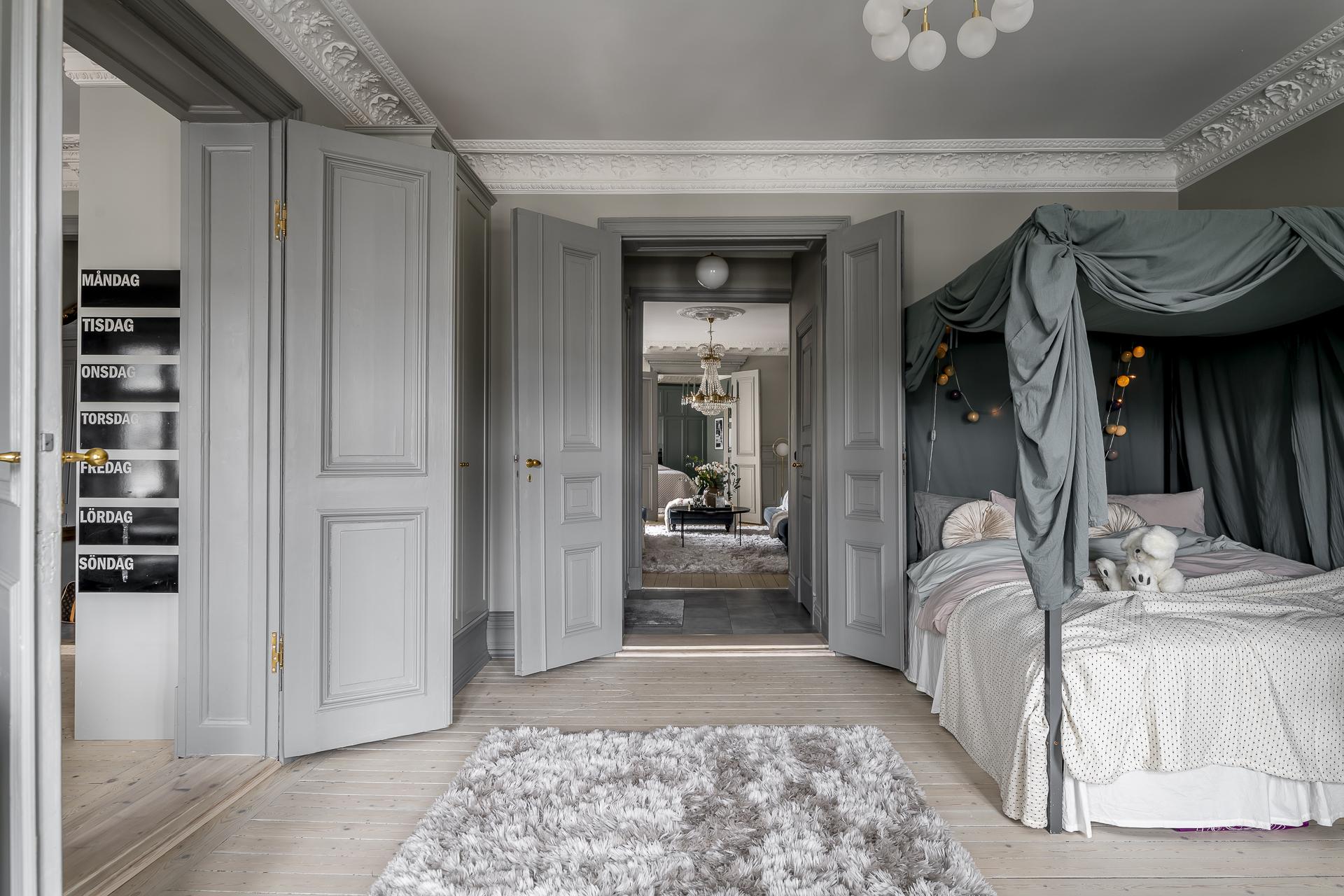 chambre avec baldaquin décoration scandinave