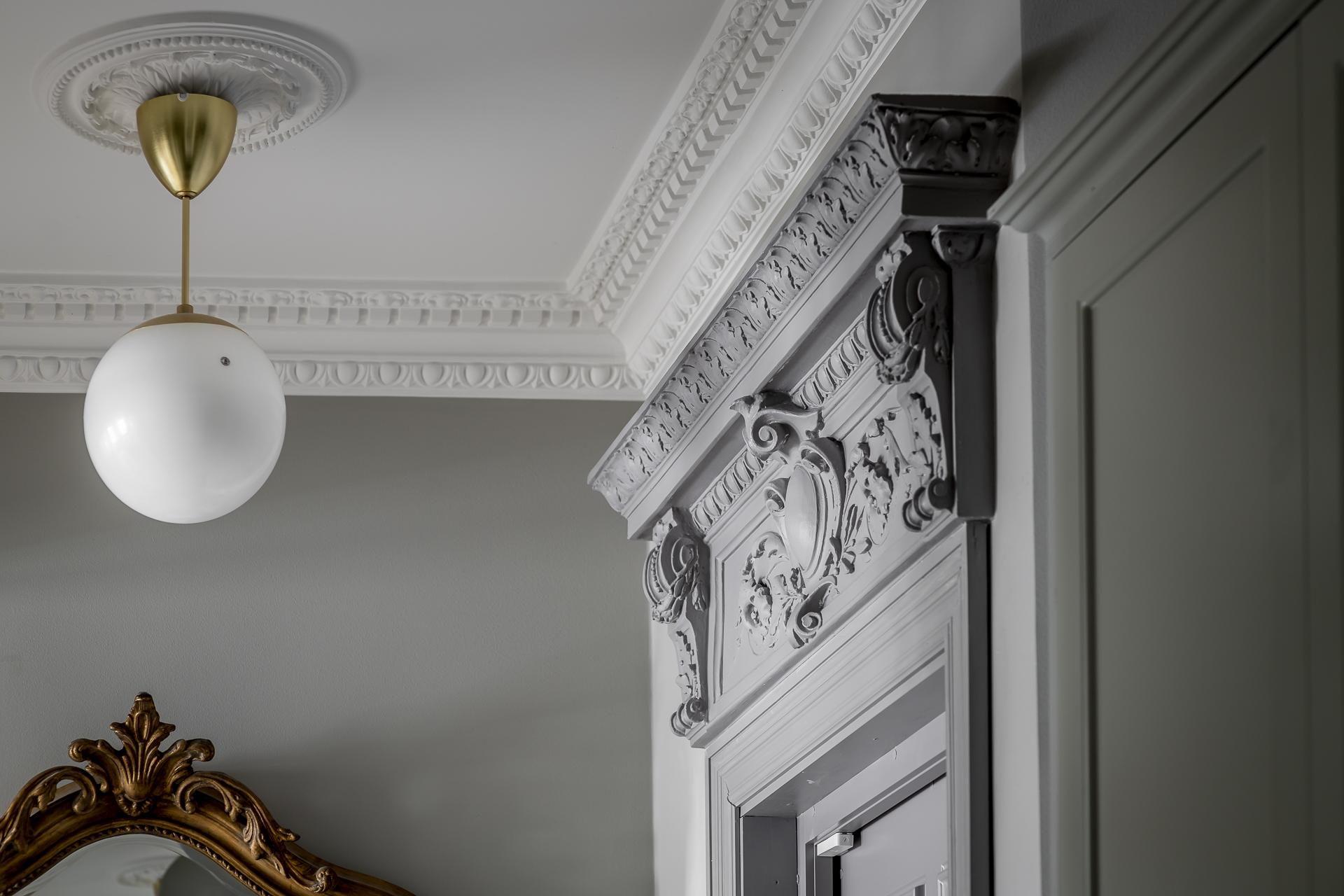 plafond avec moulures