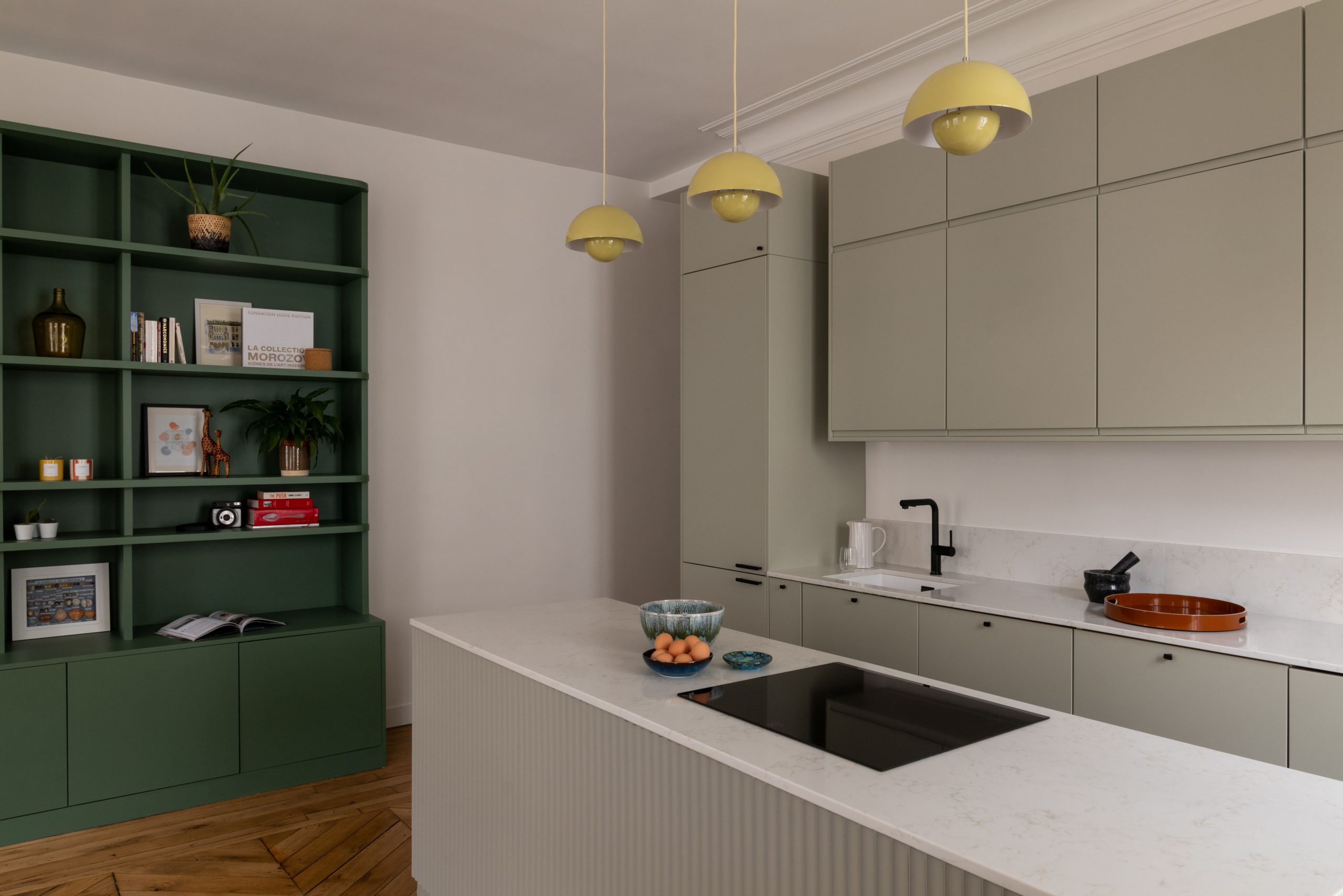cuisine design ouverte appartement Paris photo ©Agathe Tissier