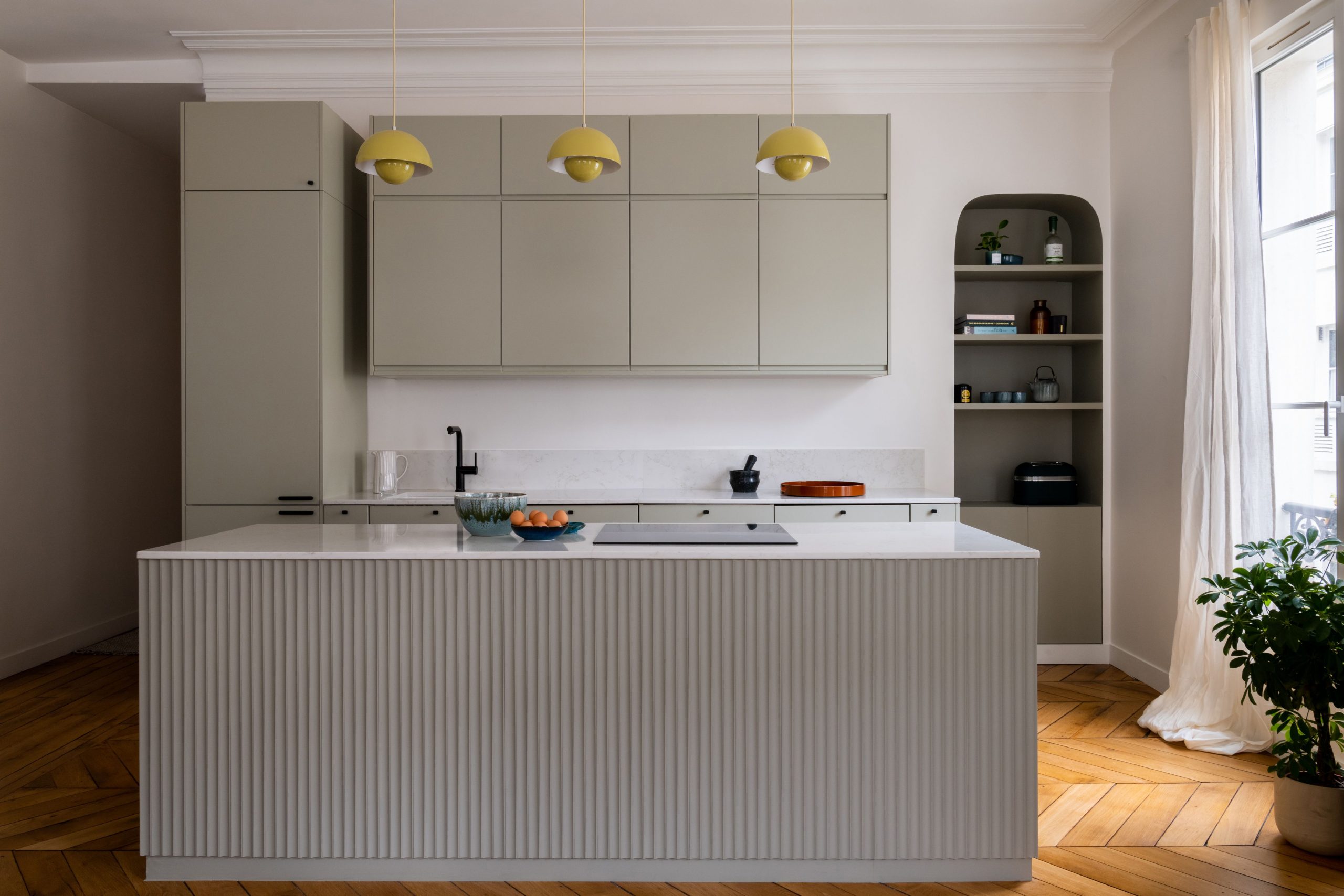 cuisine design ouverte appartement Paris photo ©Agathe Tissier
