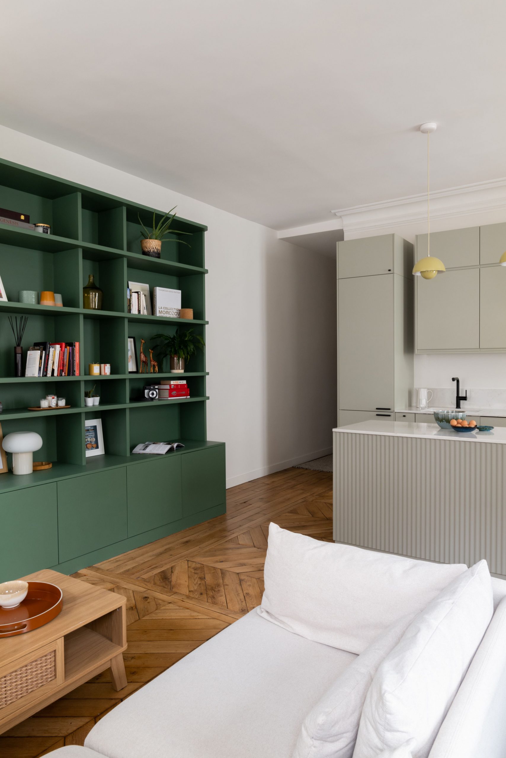 cuisine design ouverte appartement Paris photo ©Agathe Tissier
