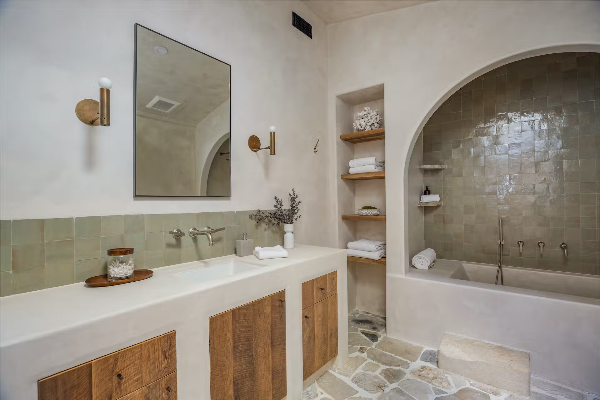salle de bain avec zelliges vertes