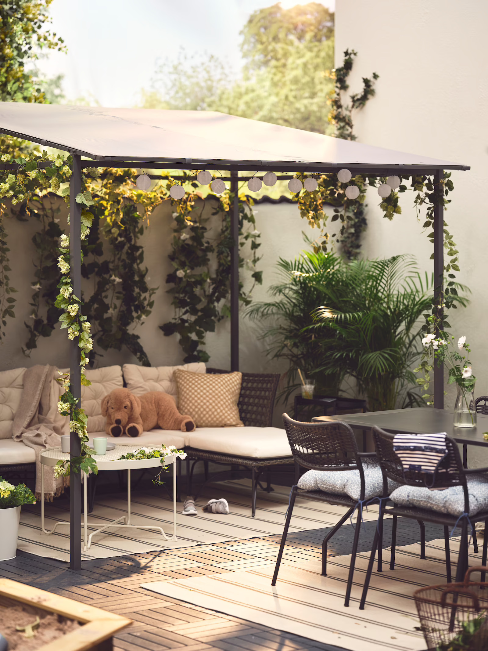 salon de jardin sous pergola
