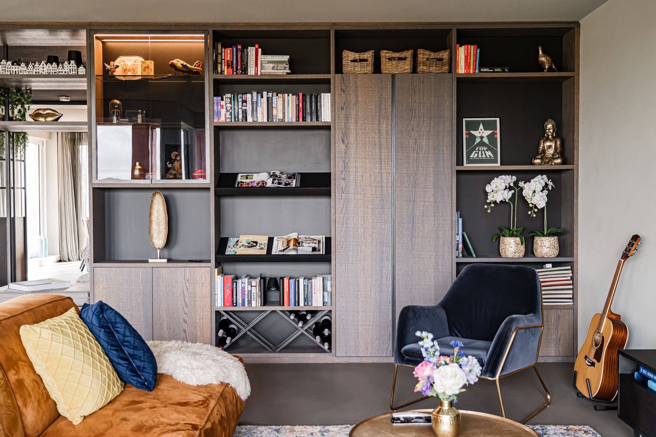 salon avec bibliothèque sur mesure