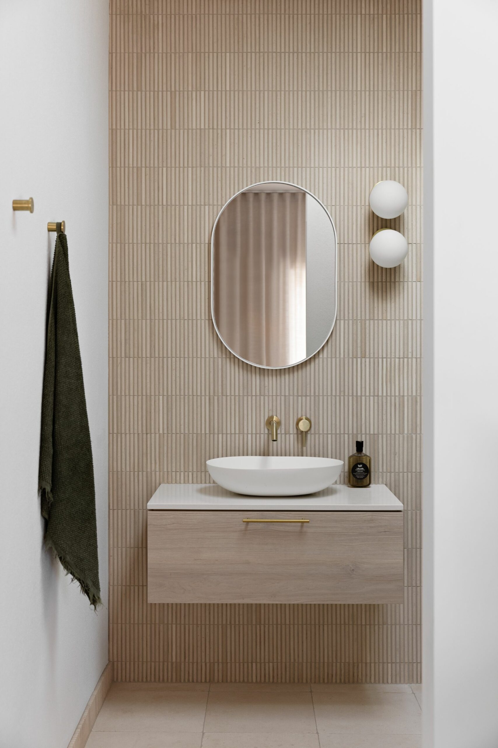 salle de bain décoration design et naturelle