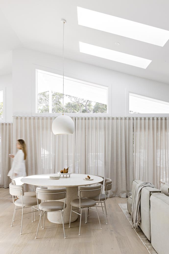 salle à manger beige et blanche décoration design