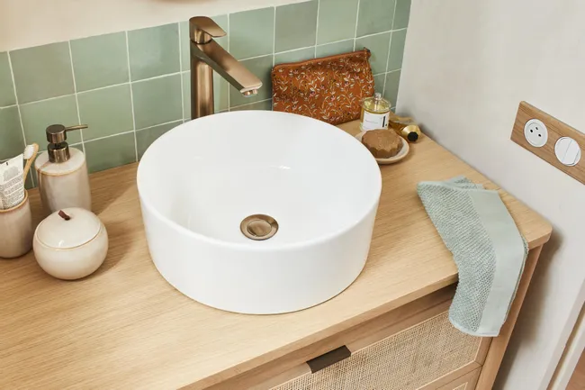 meuble cannage avec vasque posée blanche