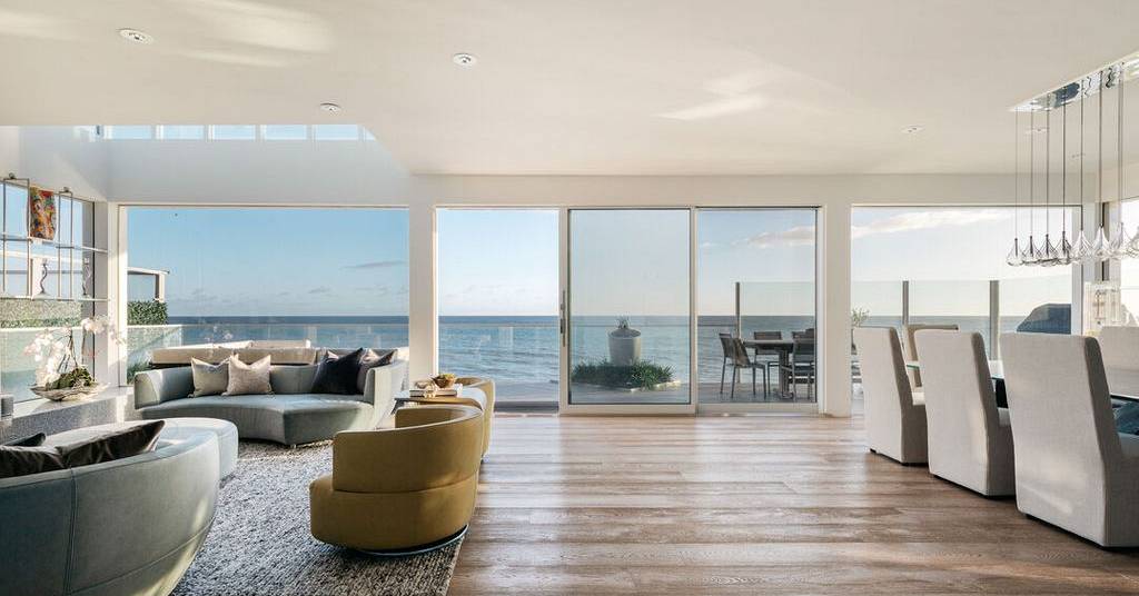 salon vue mer maison contemporaine