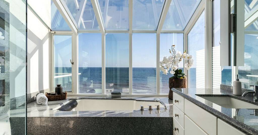 salle de bain vue mer maison contemporaine
