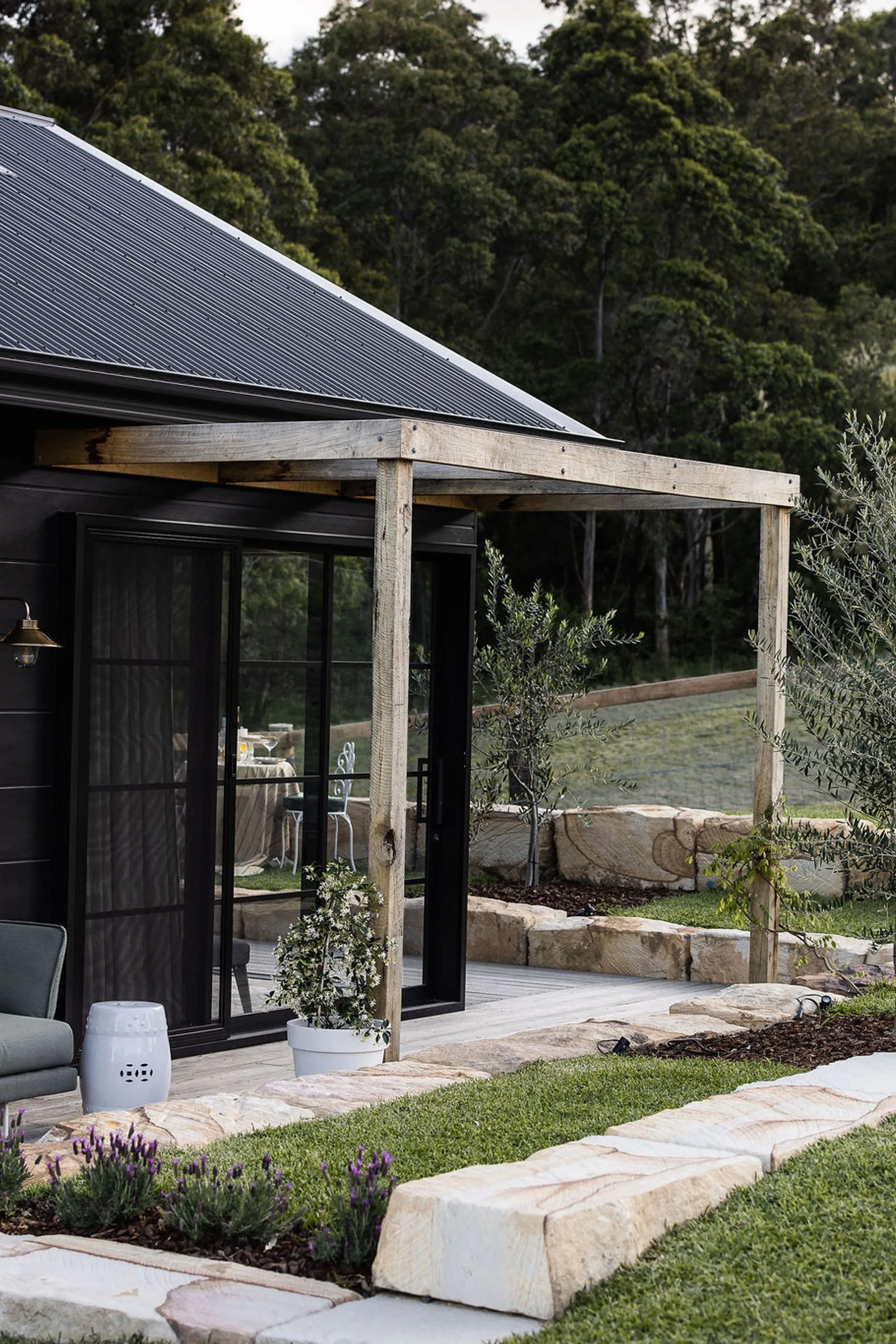 terrasse maison en bois noir