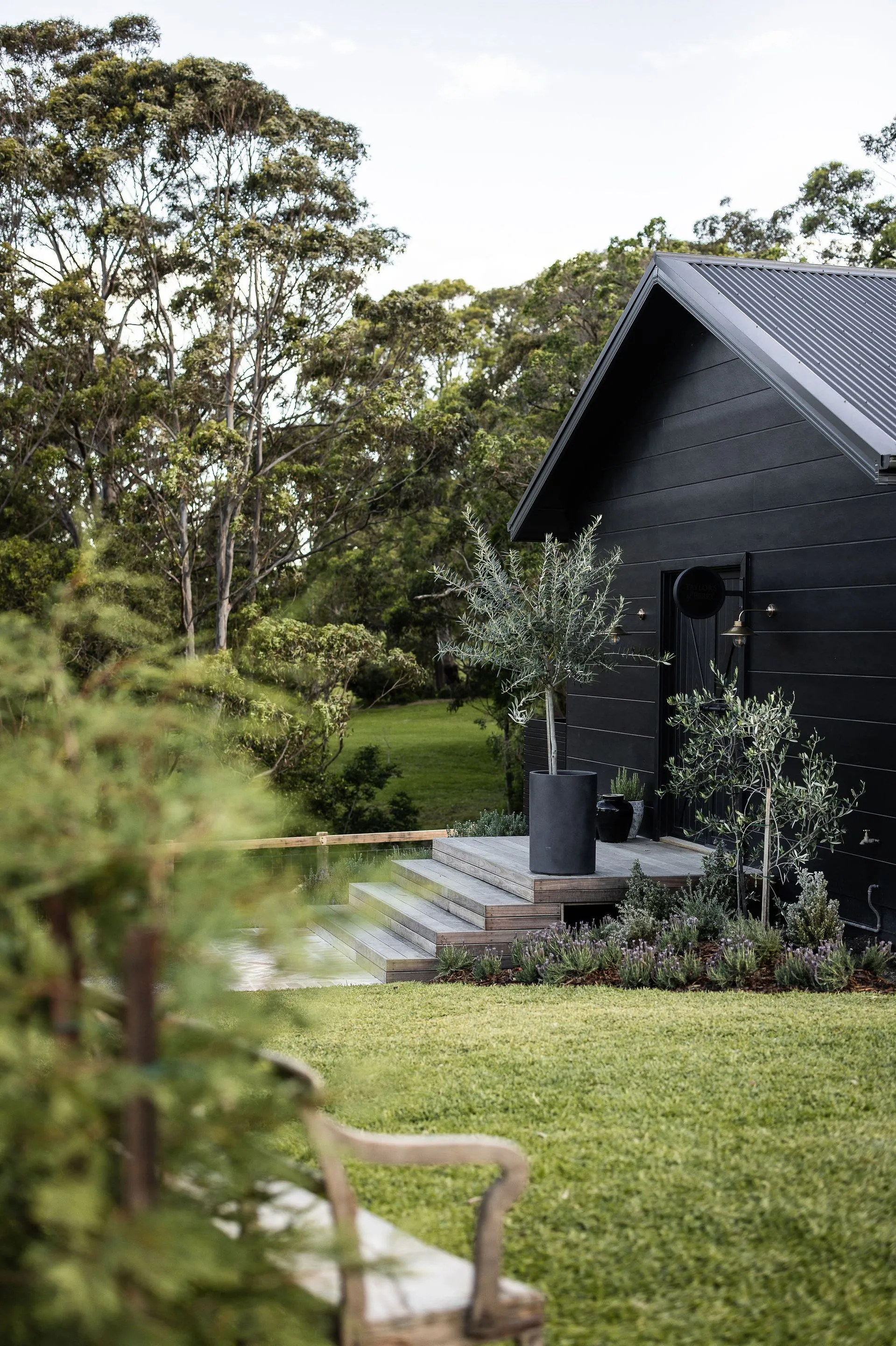 maison pour deux en bois noir