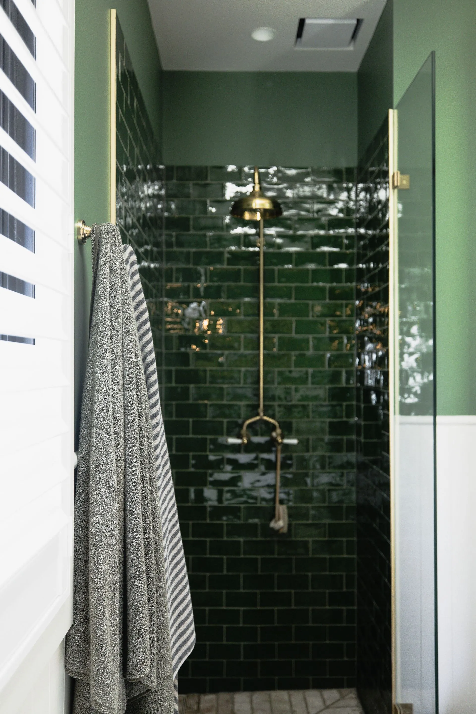 salle de bain carrelage vert