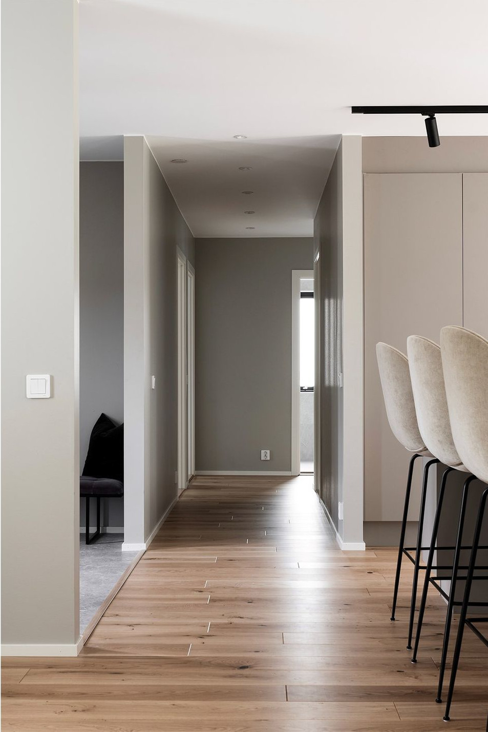 couloir mur gris