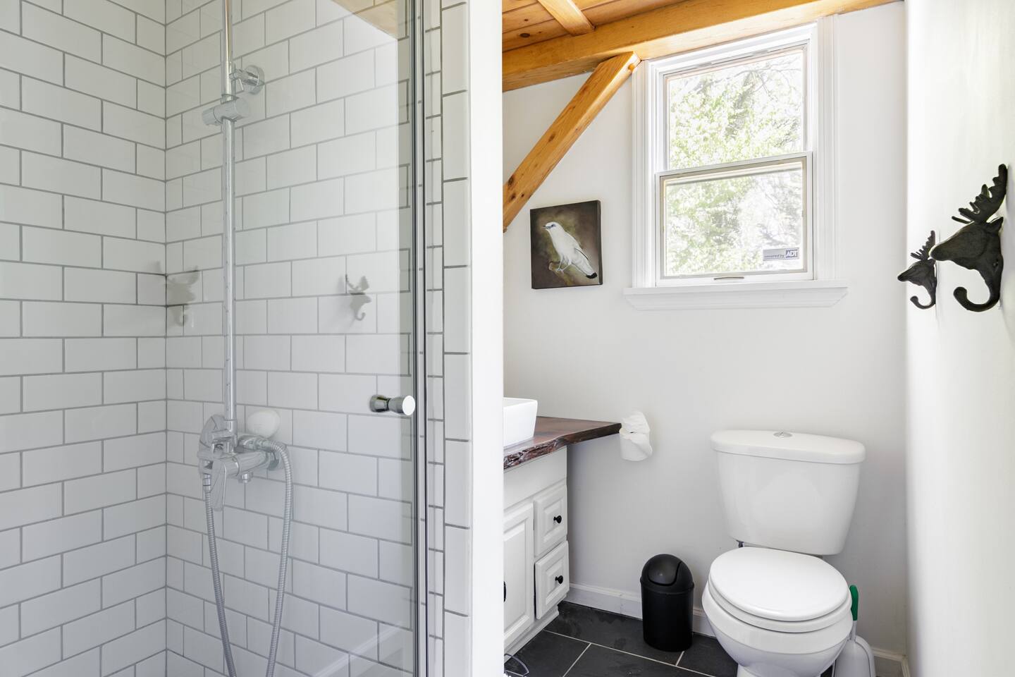 salle de bain blanche
