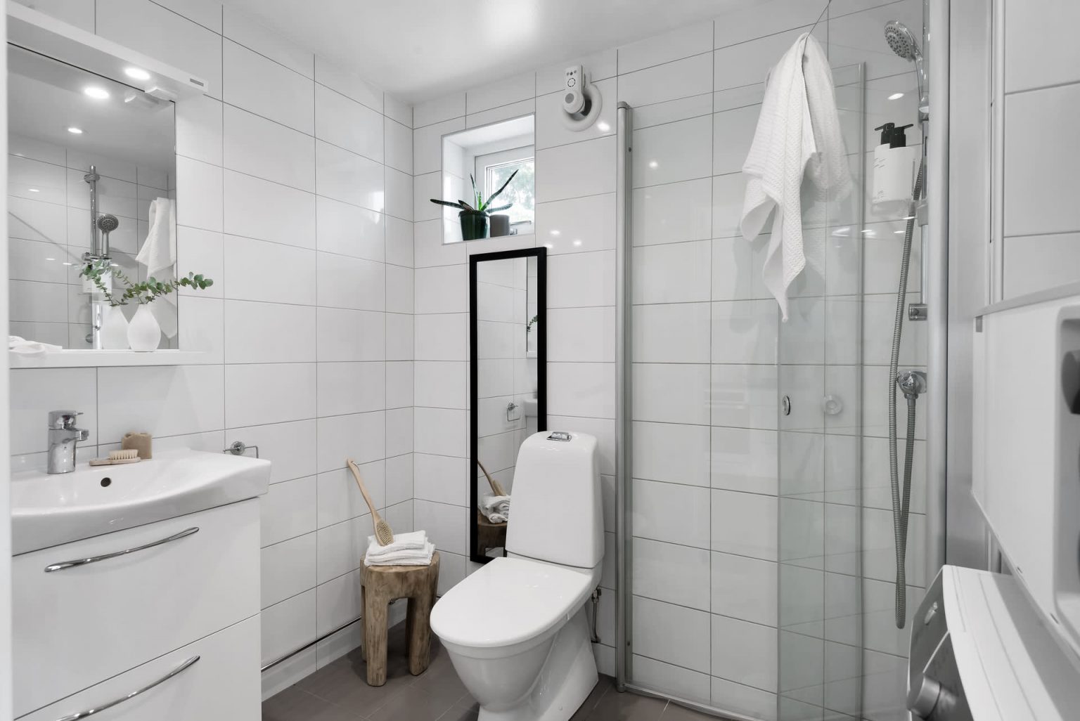 salle de bain blanche