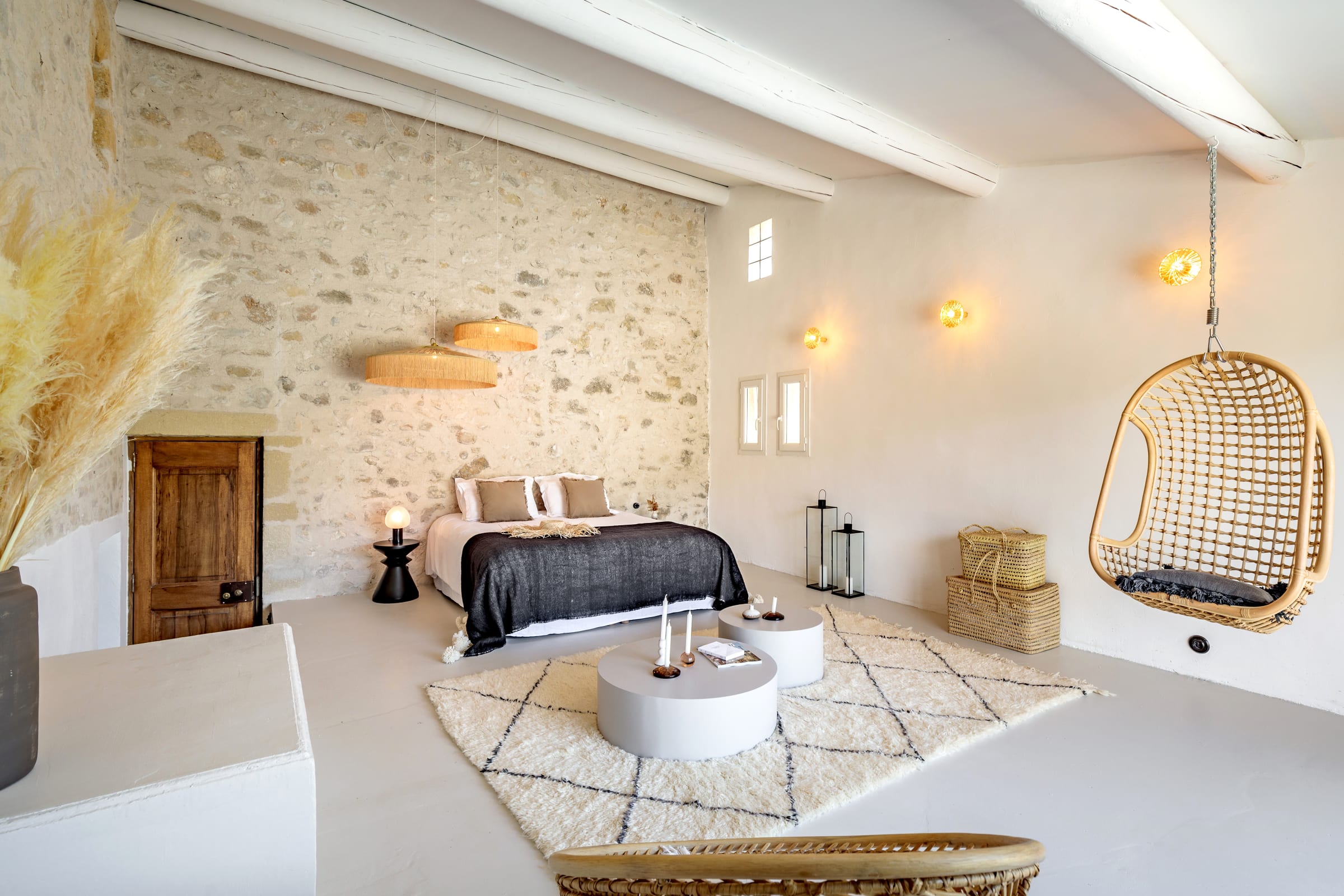 chambre maison en pierres Provence décoration contemporaine