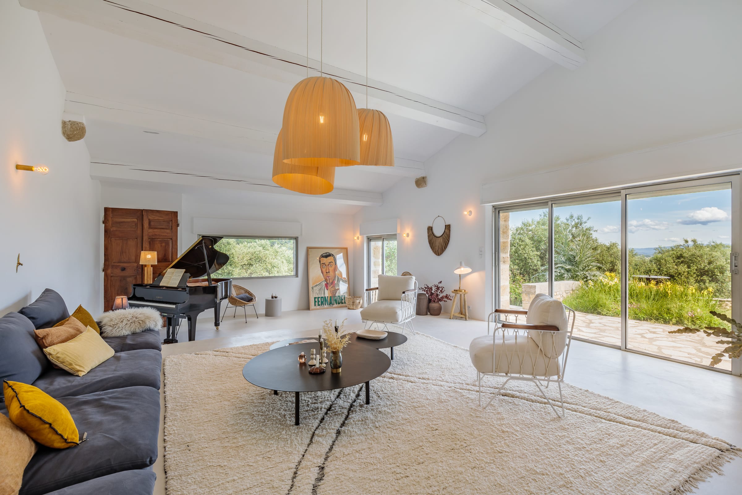 salon maison en pierres Provence décoration contemporaine
