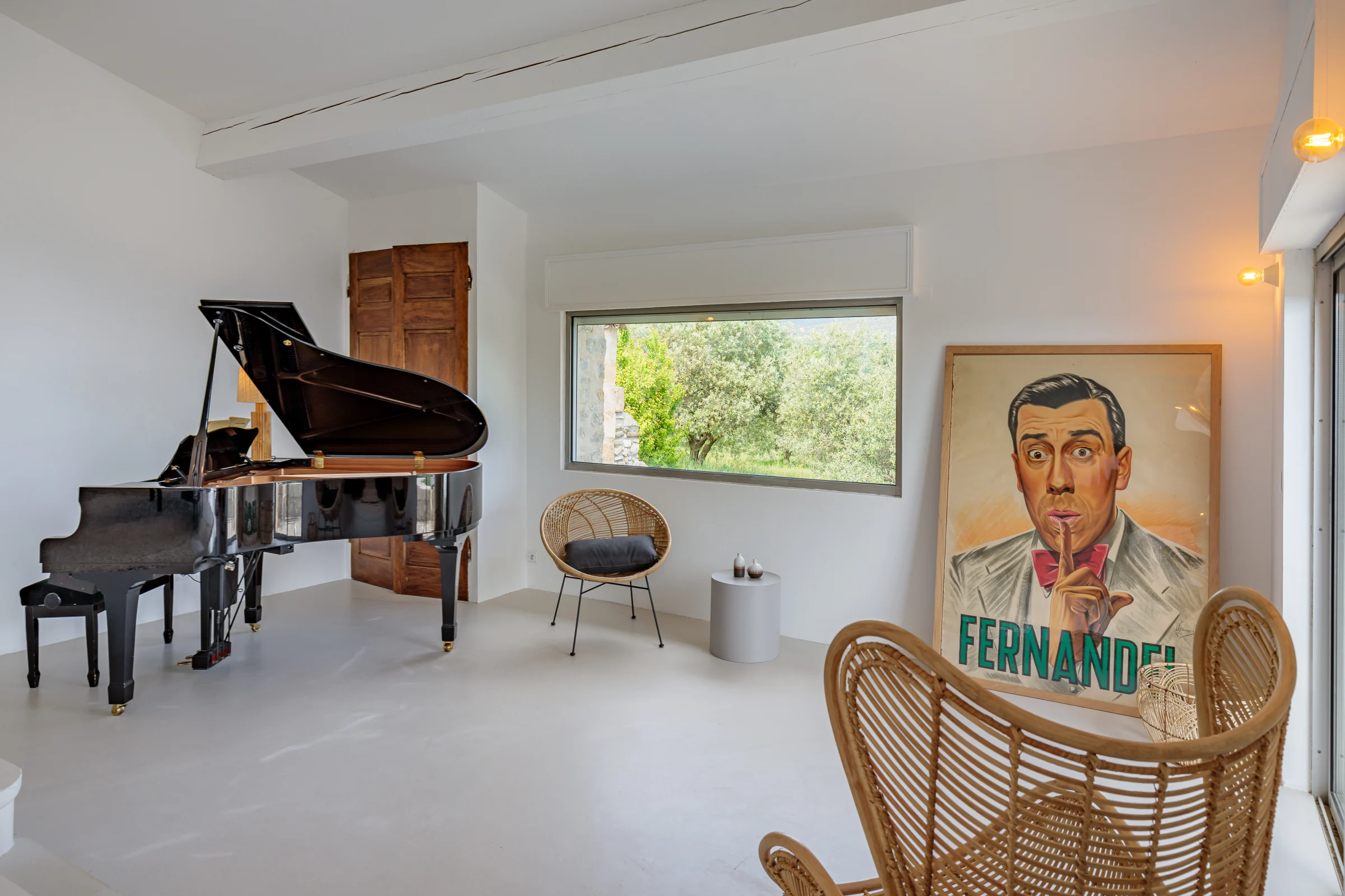 salon avec piano à queue