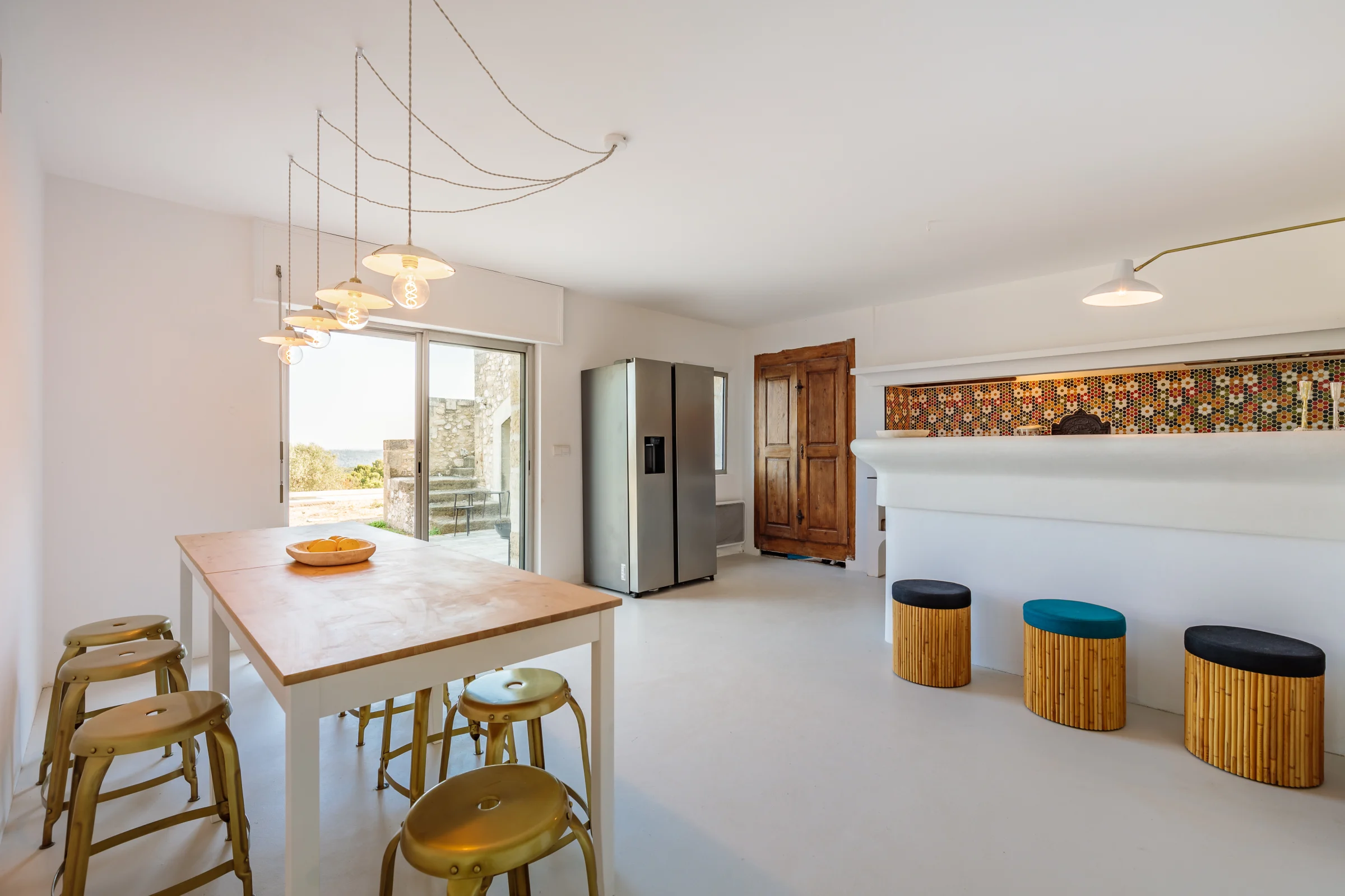 cuisine maison en pierres Provence décoration contemporaine