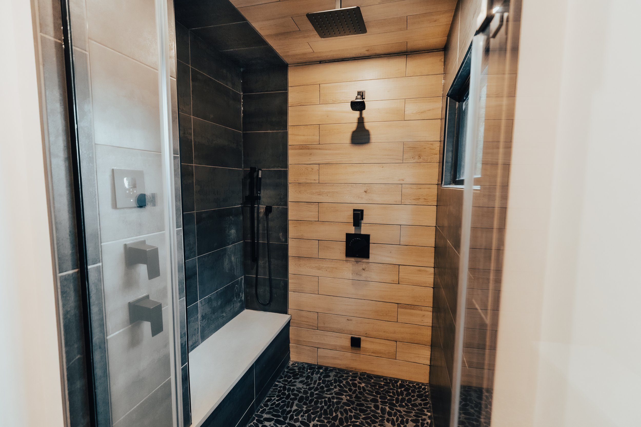 douche bois et noir douche bois et noir