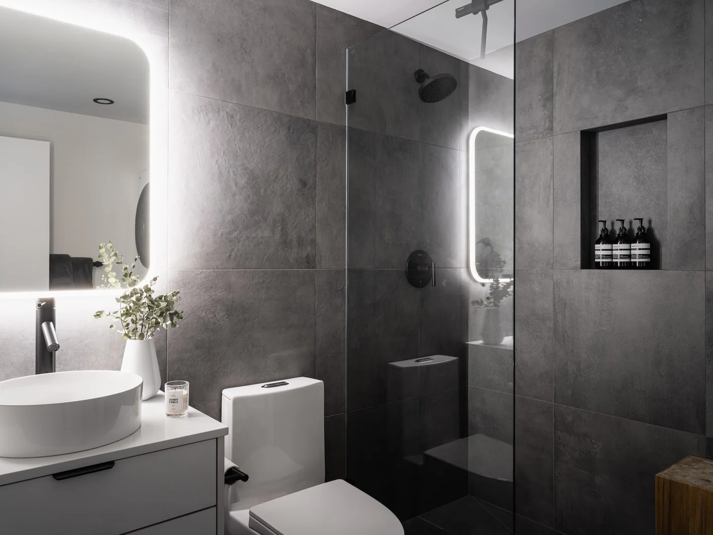 salle de bain grise décoration design