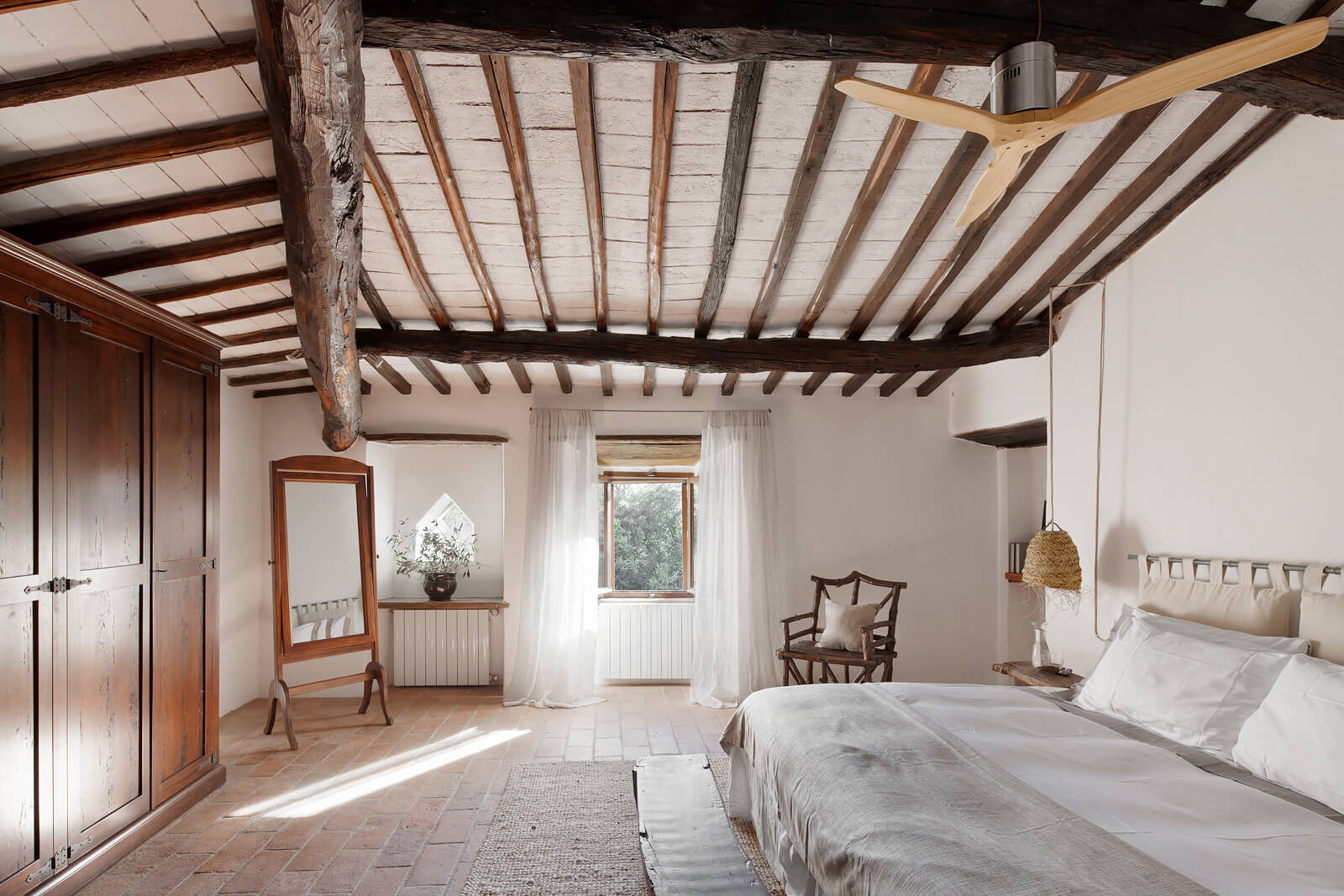 chambre avec poutres maison Toscane chambre avec poutres maison Toscane