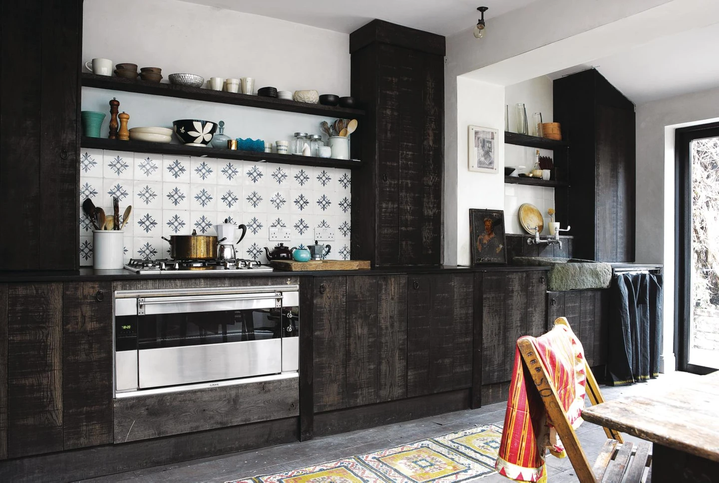 cuisine noire décoration design dans maison ancienne cuisine noire décoration design dans maison ancienne