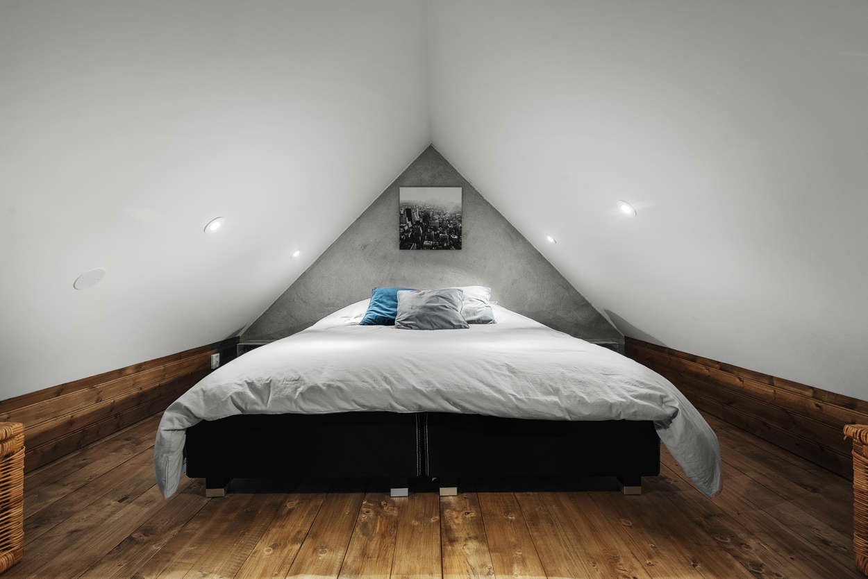 chambre mansardée duplex en gris
