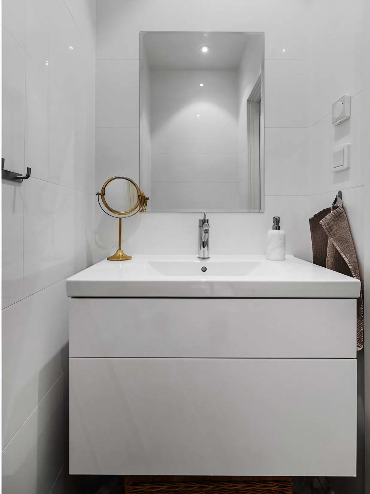 salle de bain design blanche