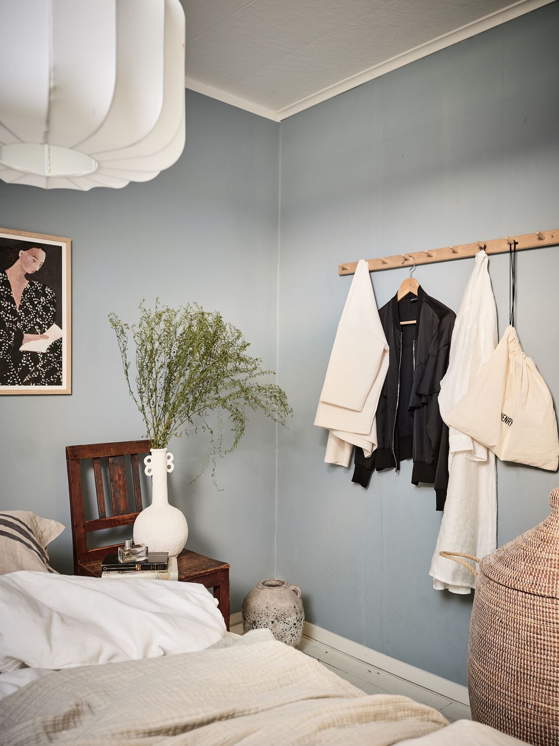 chambre mur bleu décoration scandinave