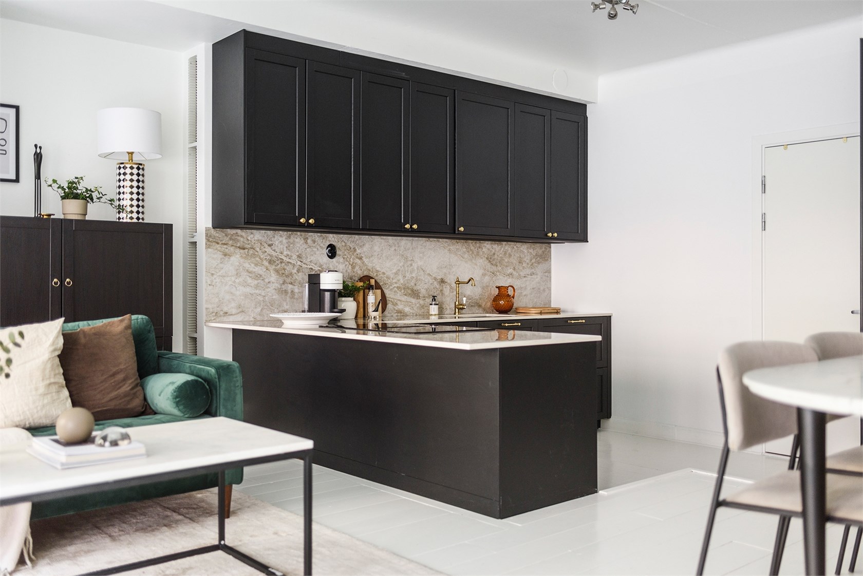 cuisine design noire et marbre