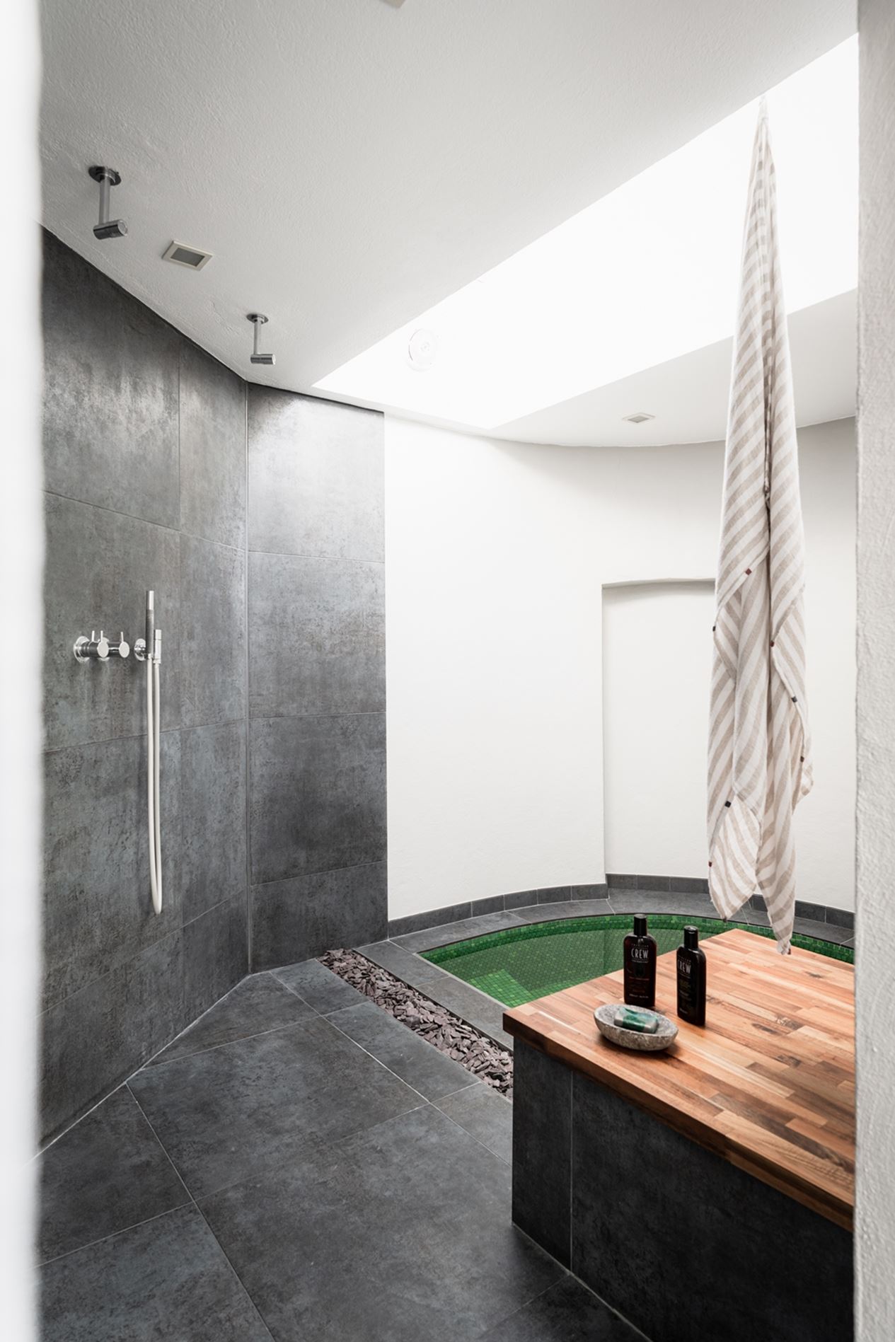 salle de bain unique appartement sous les toits salle de bain unique appartement sous les toits
