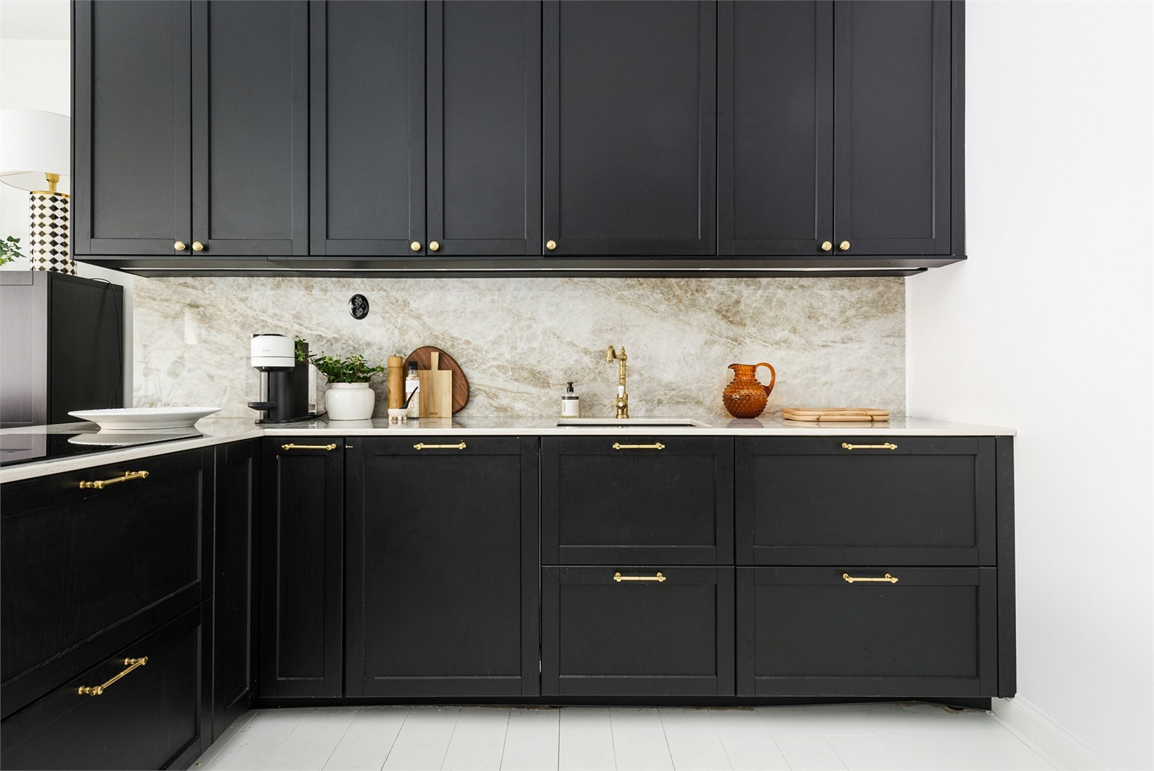 cuisine design noire et marbre