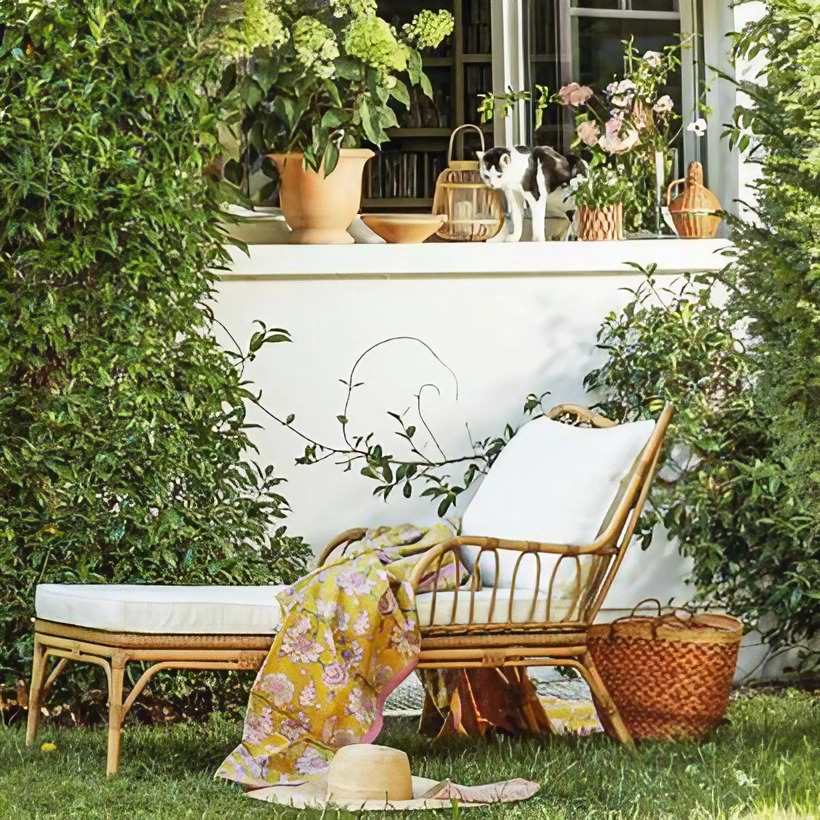 terrasse aménagée avec mobilier bambou