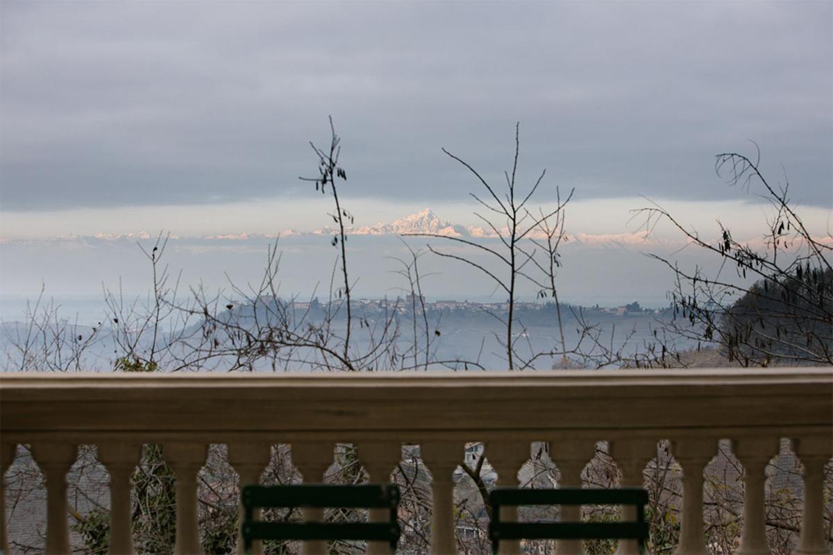 terrasse avec balustres maison rénovée vue montagne