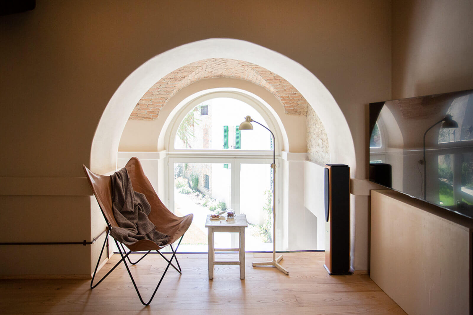 salon avec arches