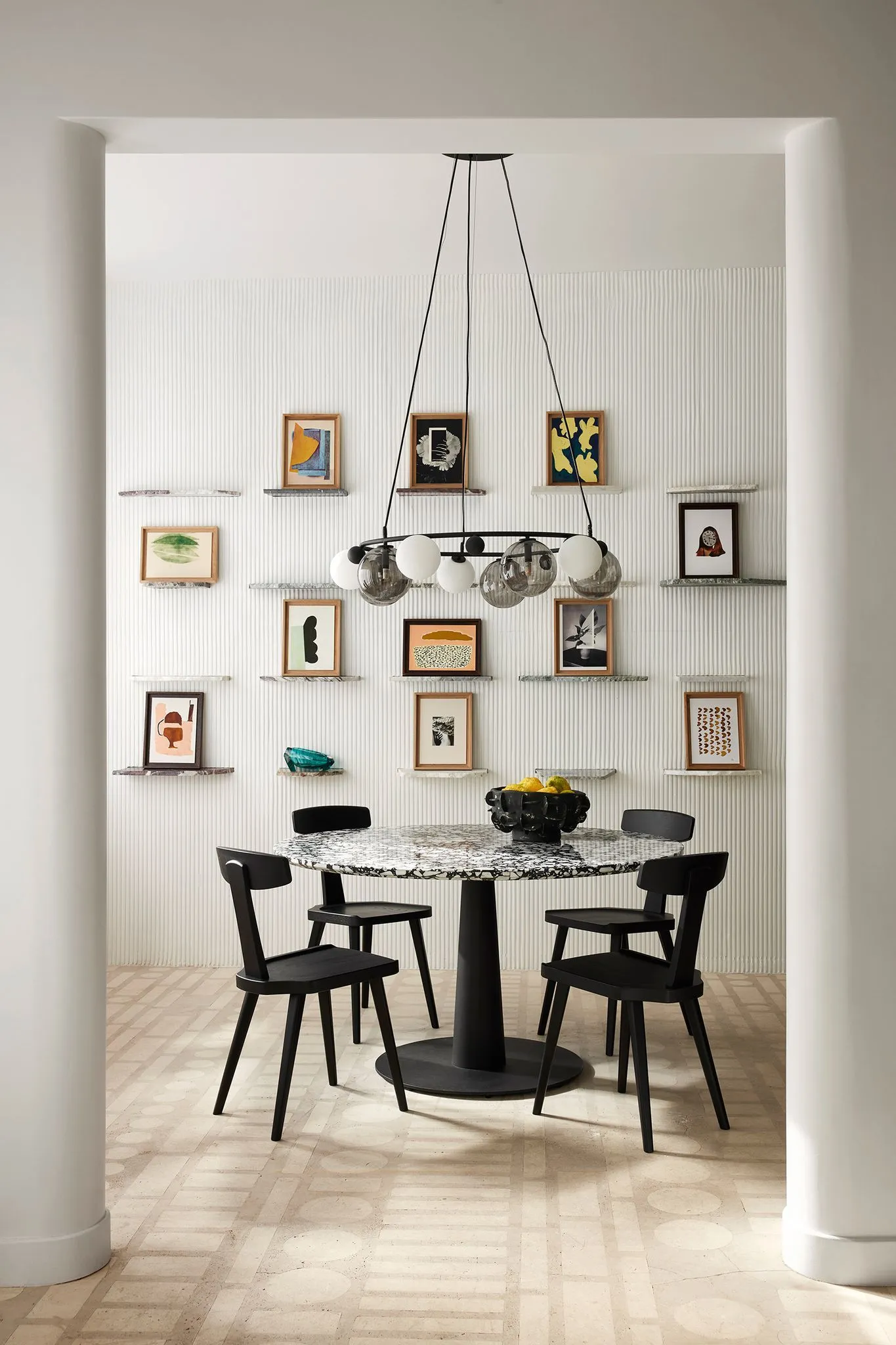 salle à manger mobilier AM PM tableaux Miracolo