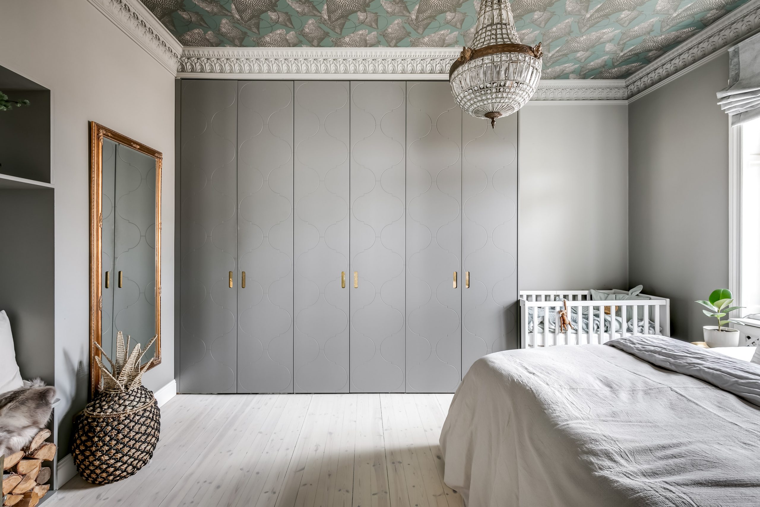 chambre avec papier-peint au plafond chambre avec papier-peint au plafond
