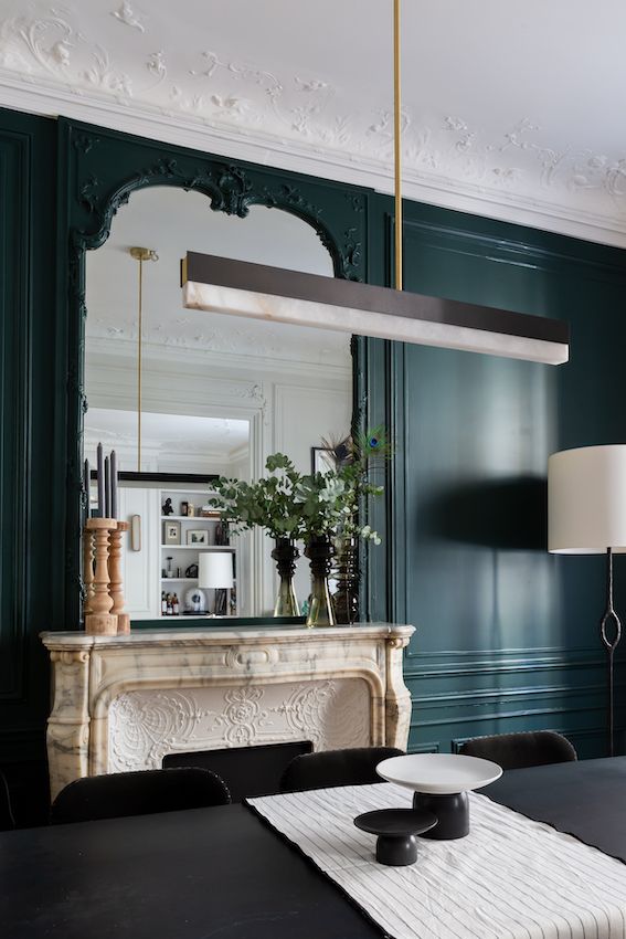 salle à manger appartement rénové avec moulures