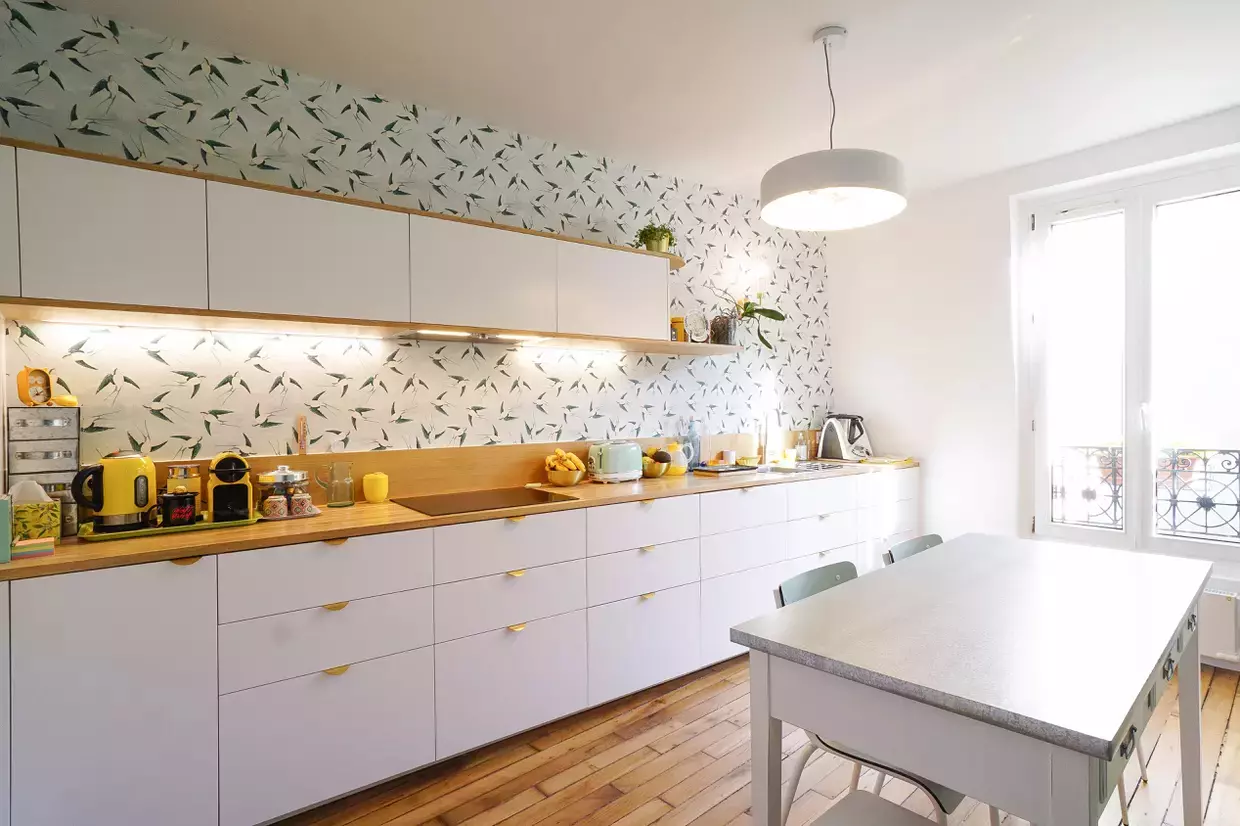 cuisine design blanche relooking carrelage crédence