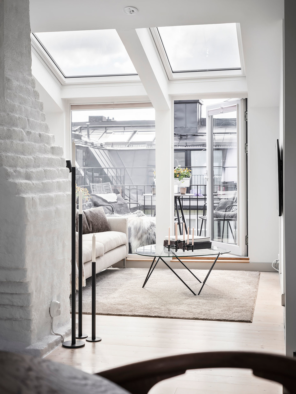 salon avec fenêtres de toit appartement 34m2