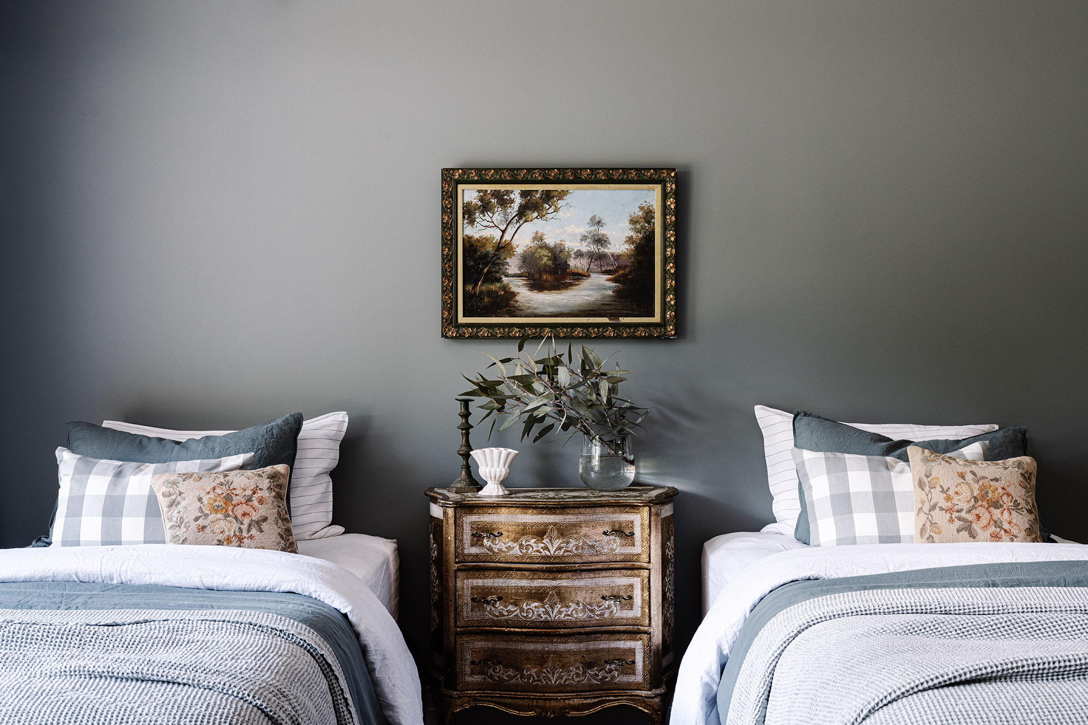 chambre à deux lits décoration rustique chic