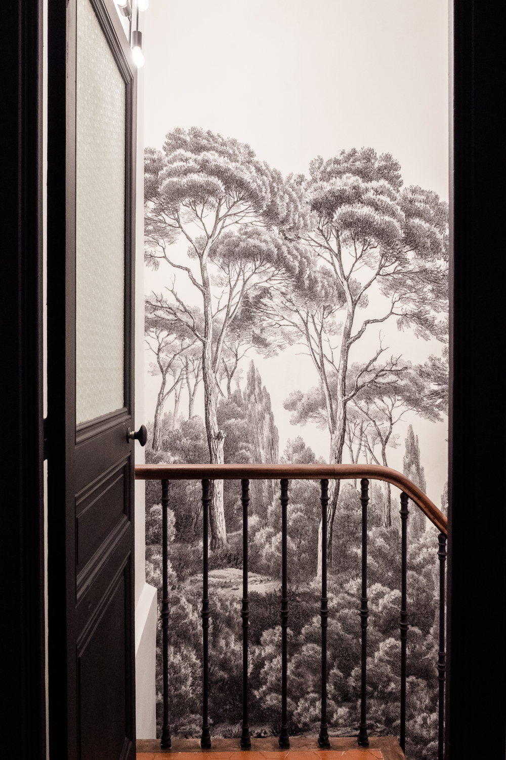 escalier vintage avec papier-peint Isodore Leroy escalier vintage avec papier-peint Isodore Leroy