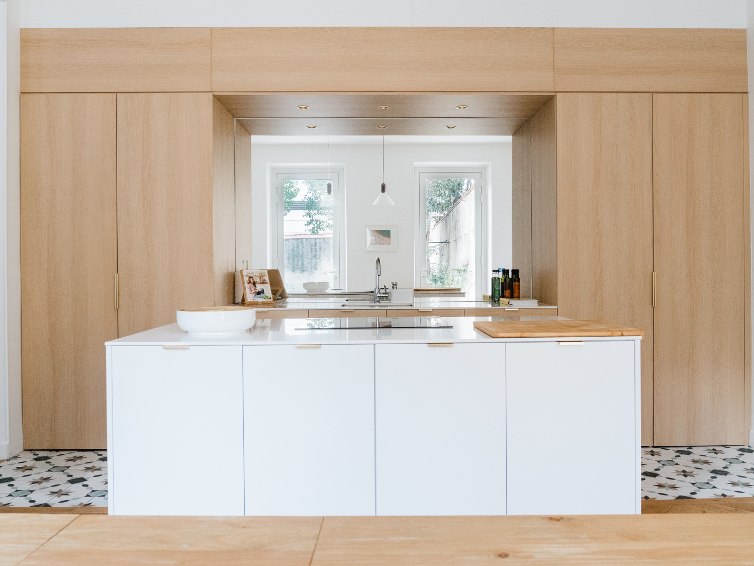 cuisine bois design avec îlot et carreaux de ciment cuisine bois design avec îlot et carreaux de ciment