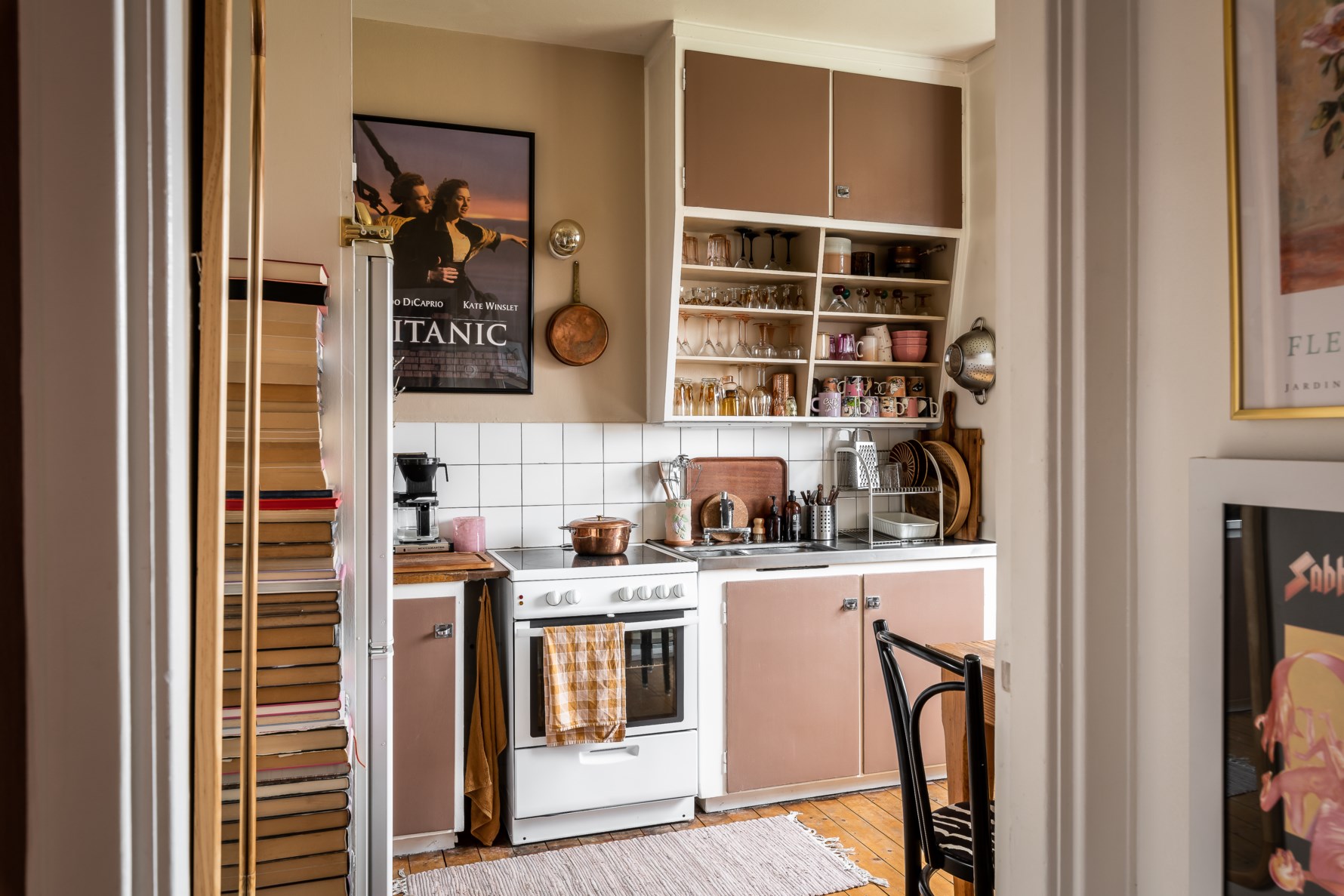 cuisine studio 35m2 décoration vintage rose
