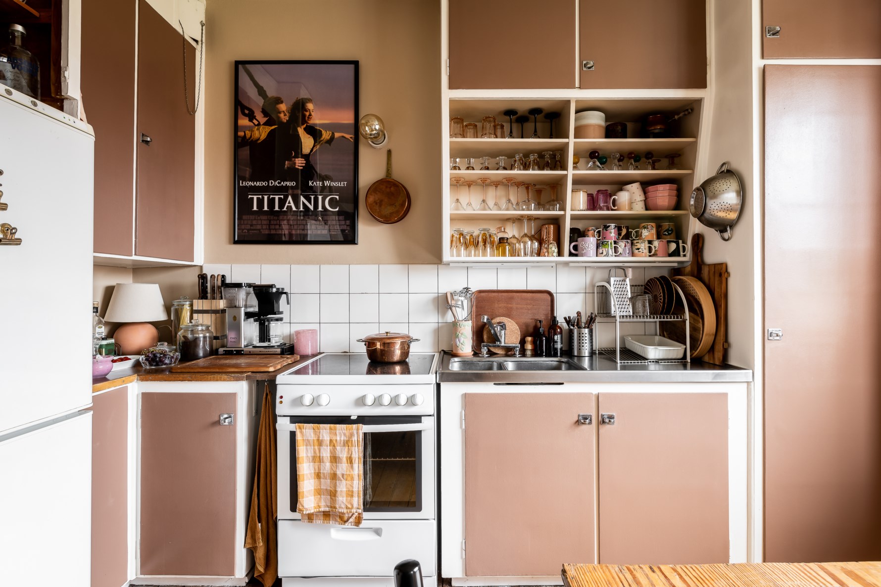 cuisine studio 35m2 décoration vintage rose