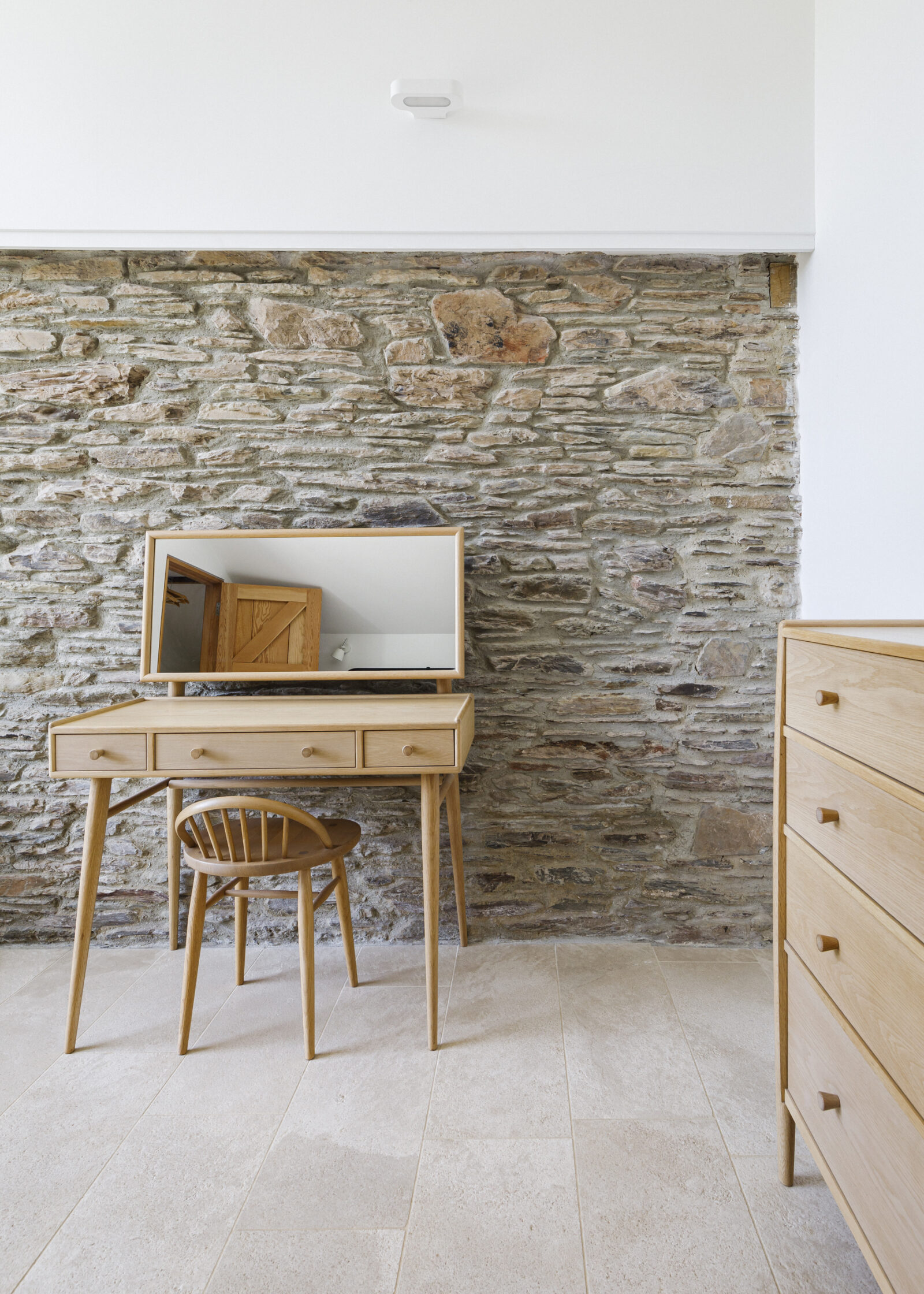 chambre avec espace bureau mur de pierres chambre avec espace bureau mur de pierres
