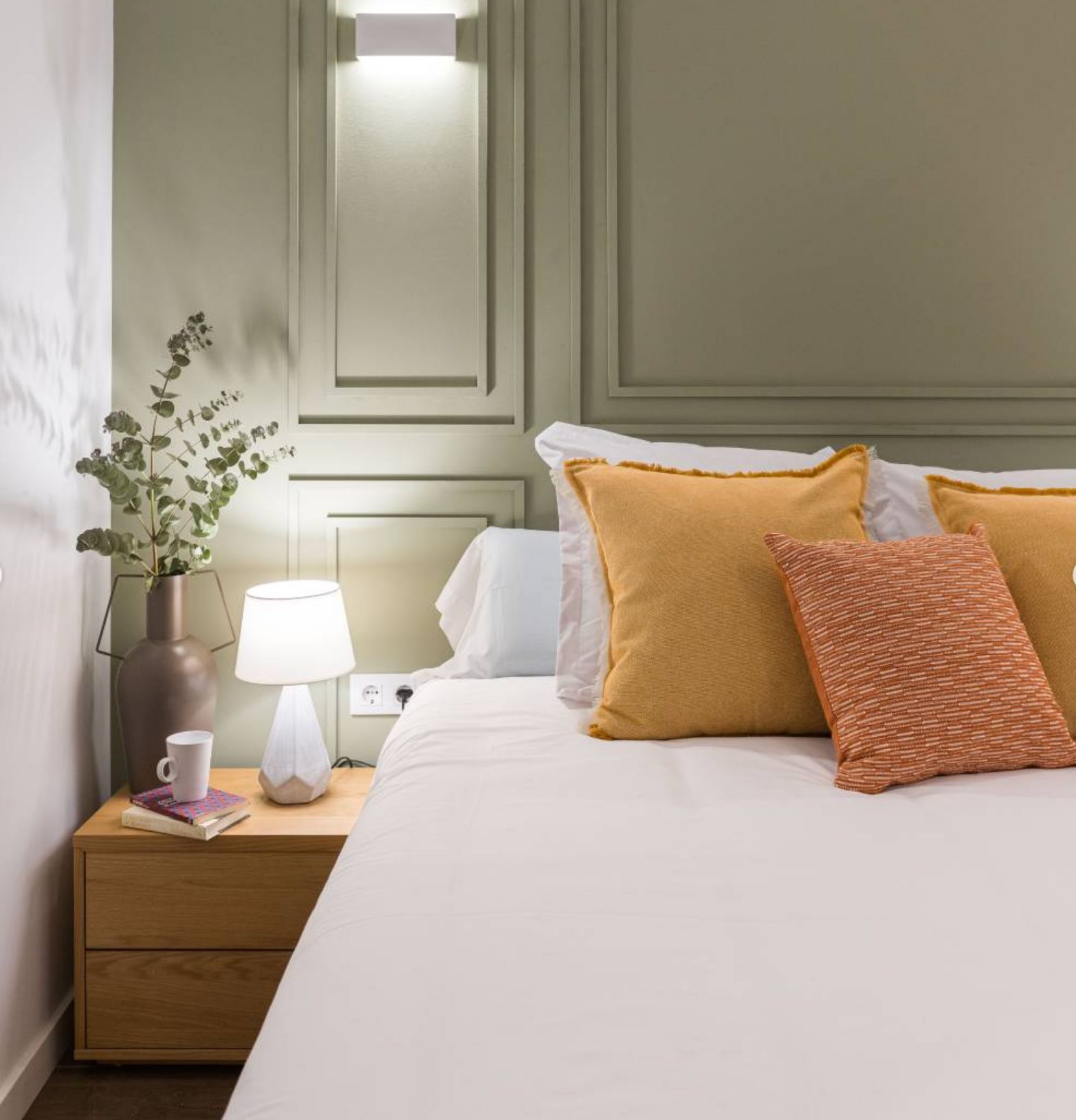 chambre avec boiseries vertes décoration contemporaine