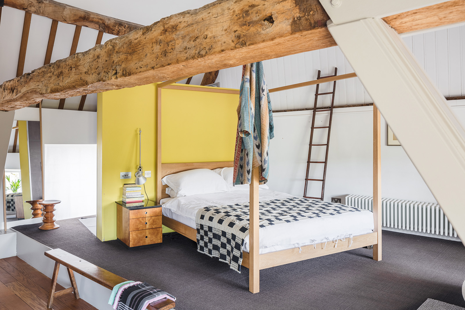 chambre avec poutres décoration design